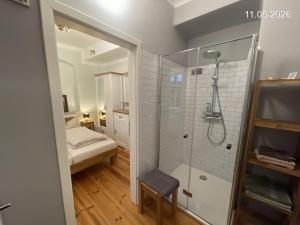 a bathroom with a shower and a bed in a room at Ferienwohnung "Altes Schloss Wilhelmsfeld" in Eselsberg
