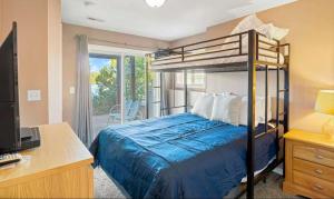 a bedroom with a bunk bed and a desk with a computer at Amber Waters Hideaway in Camdenton +19 photos