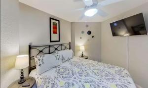 a bedroom with a bed and two lamps and a tv at Waters Edge in Lake Ozark +23 photos