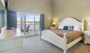 a bedroom with a large bed and a balcony at Lakeside Lookout in Sunrise Beach