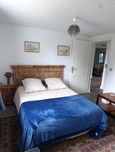 a bedroom with a bed with a blue blanket on it at Trégouët 8 - Chambre 2 in Saint-Nazaire