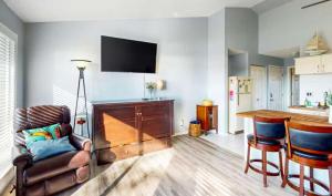 a living room with a table and a chair at Southwood Serenity in Lake Ozark +30 photos