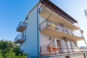 Ein Balkon oder eine Terrasse in der Unterkunft Apartmani Gaube