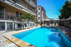 a swimming pool in the middle of a building at Mikuljan Apartments- Free Parking -5 Min by Walk to Beach in Stobreč
