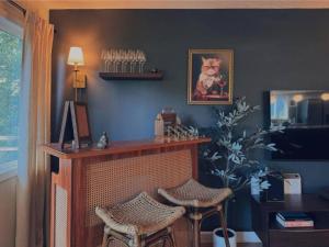 a living room with a counter and two stools at Evergreen Escape in Felton