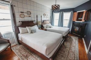 Gallery image of Hideaway Inn Lenox in Lenox