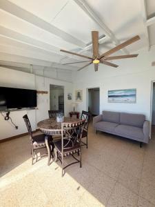 Gallery image of Coastal Waterfront Villa for 9 Guests in Jauca