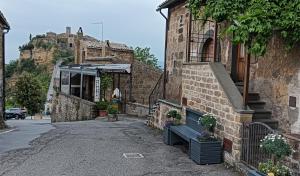 a building with a bench in front of it at La casetta di Mercatello in Bagnoregio