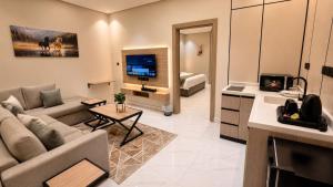 a living room with a couch and a tv at إليت إن - ELITE INN Serviced Apartments in Qal'at Bishah