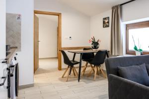 a kitchen and dining room with a table and chairs at Apartmaji Tinta in Kanal