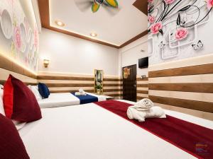 a bedroom with two beds with towels on them at K D Dham Hotel- Near Prem Mandir & Iskcon Temple Vrindavan in Vrindāvan