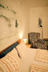 a hotel room with a bed and a chair at Kunstwerk AppARTement in Sankt Michael im Lungau