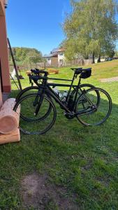 a bike parked in the grass next to a table at Gute Stube - Ferienhaus NaheZeit Bostalsee in Nohfelden
