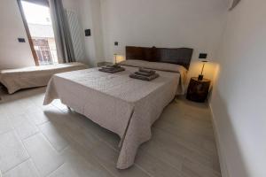 a room with a bed and a table and a window at Acochì in Roccasparvera