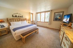 a bedroom with a bed and a television in it at Pines 2147 by SummitCove Lodging in Colorado in Keystone