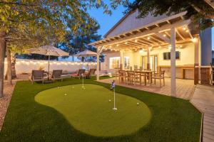 a golf course in the yard of a house at Gilbert Beachcomber in Gilbert
