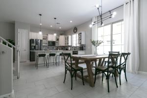 a kitchen and dining room with a table and chairs at Mesa Palms Ferro in Mesa
