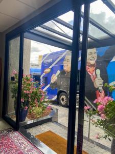 a large window with a picture of a truck at INN TERRAÇO Hotel in Mirandópolis