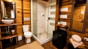 a bathroom with a shower and a toilet and a sink at Luma by Zakua in Guachaca