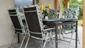 a table and two chairs sitting at a table at Ferienhaus Marcali - Erholung am Thermalbad und Plattensee in Marcali