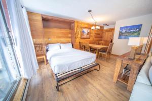 a bedroom with a bed and a dining table at Montezuma 1770 by SummitCove Lodging in Colorado in Keystone