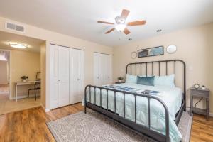 a bedroom with a bed and a ceiling fan at Scottsdale Orange Blossom in Scottsdale +21 photos