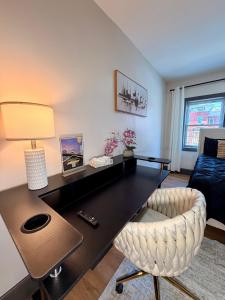 a living room with a desk and a chair at BP STAYS - Hotel-Style, No Host, Professionally Managed ID312 in Jersey City