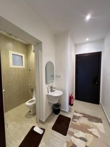 a bathroom with a white sink and a toilet at أستديو حديث عصري in Ath Thuqbah