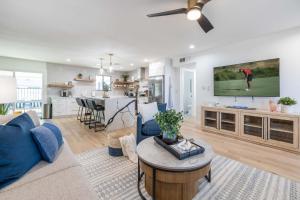 a living room with a couch and a tv at Tempe Wesleyan in Tempe