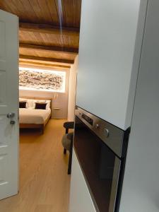 a kitchen with a stove and a bed in a room at Insula Domo in Nuoro