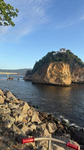 a bike laying on the rocks near a body of water at Studio Industrial in Niterói