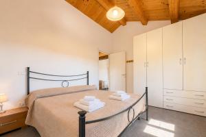 a bedroom with a bed and a wooden ceiling at Agriturismo Il Vecchio Scornabecco in Senigallia