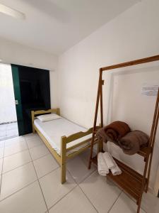 a small room with two bunk beds in it at Pousada canto do forte in Cabo Frio