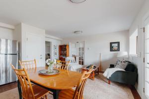 a kitchen and dining room with a table and chairs at The Perch at Eagle Harbor in Bainbridge Island