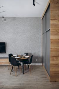 a dining room with a table and chairs at Apartament Centrum Żywiec - GROJEC in Żywiec