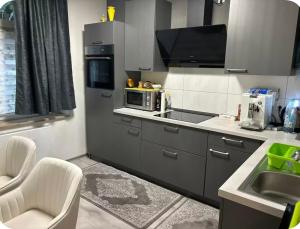 a small kitchen with a sink and a microwave at Mitte Drin! Nahe Düsseldorf in Hilden