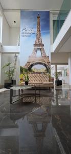 a lobby with a picture of the eiffel tower at Paris Flats Lagoa Santa in Lagoa Santa +2 photos