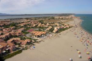 an aerial view of a beach with umbrellas at 423 Résidence Aphrodite naturiste in Leucate-Plage