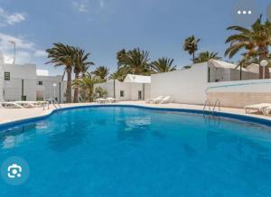a large blue swimming pool in front of a building at Santa Úrsula 66 in Costa Calma
