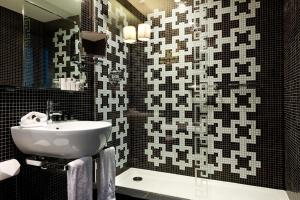 a bathroom with a sink, toilet, and bathtub at The Fitzwilliam Hotel Belfast in Belfast