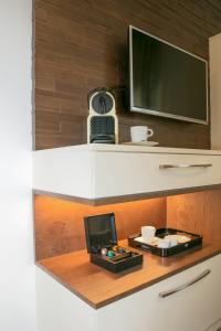 A television and/or entertainment centre at Der Kaiserhof Ried