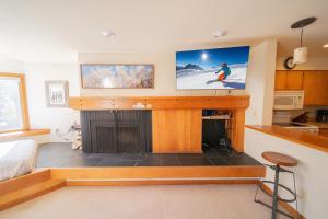 a room with a fireplace and a tv on the wall at Lakeside 1495 by SummitCove Lodging in Colorado in Keystone