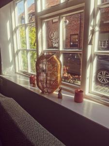 a window with a wicker vase on a window sill at Lavender Cottage in Yarm