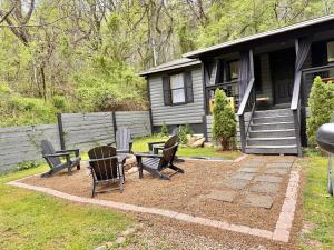 a group of chairs and tables in front of a house at Charming vacation nest in Sevierville