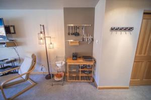 a room with a table and chairs in a room at Gateway Lodge 5054 by SummitCove Lodging in Colorado in Keystone