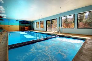 a large swimming pool in a house at Gateway Lodge 5099 by SummitCove Lodging in Colorado in Keystone