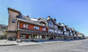 a large building on the side of a street at Gateway Lodge 5099 by SummitCove Lodging in Colorado in Keystone