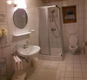 Koupelna v ubytování Apartmenthaus Immler + 31 fotografií