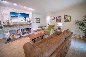 a living room with a couch and a fireplace at Flying Dutchman 1115 by SummitCove Lodging in Colorado in Keystone +40 photos