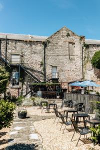 a group of tables and chairs in front of a building at The Kings Arms Hotel in Berwick-Upon-Tweed